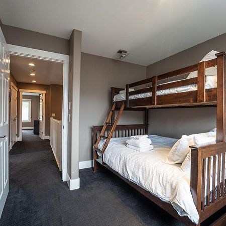 Aspen Lodge By Revelstoke Vacations Екстериор снимка