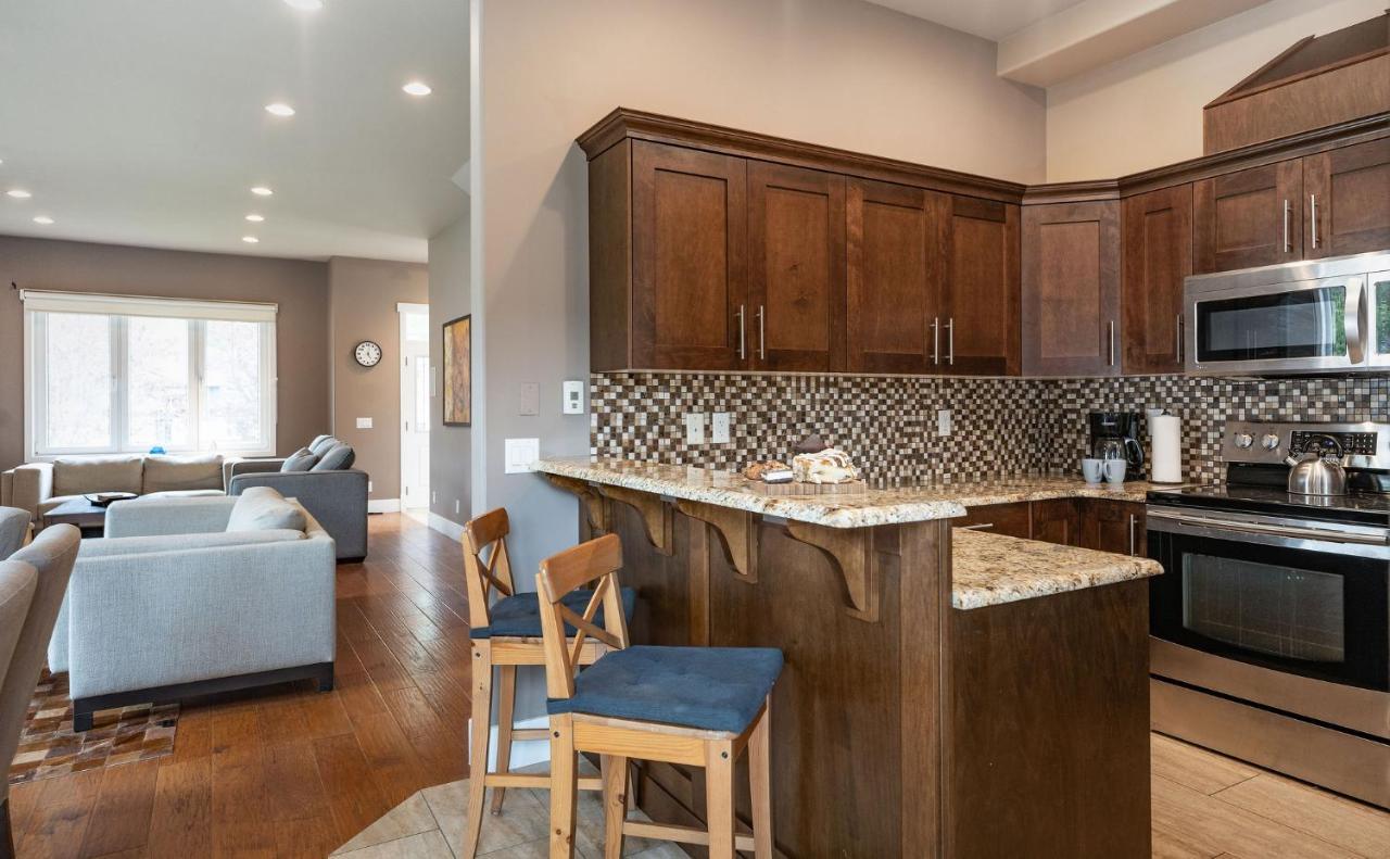 Aspen Lodge By Revelstoke Vacations Екстериор снимка