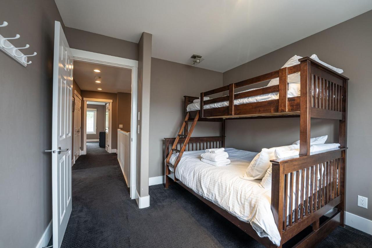 Aspen Lodge By Revelstoke Vacations Екстериор снимка