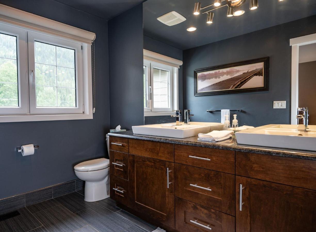 Aspen Lodge By Revelstoke Vacations Екстериор снимка