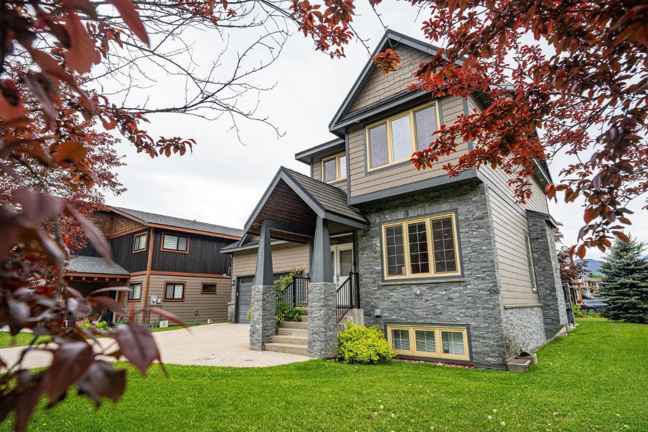 Aspen Lodge By Revelstoke Vacations Екстериор снимка