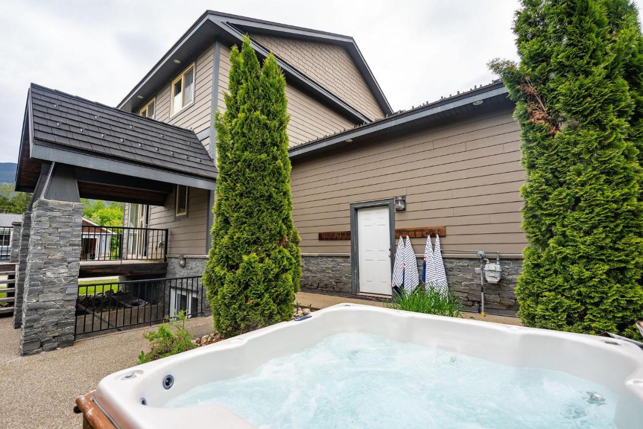 Aspen Lodge By Revelstoke Vacations Екстериор снимка